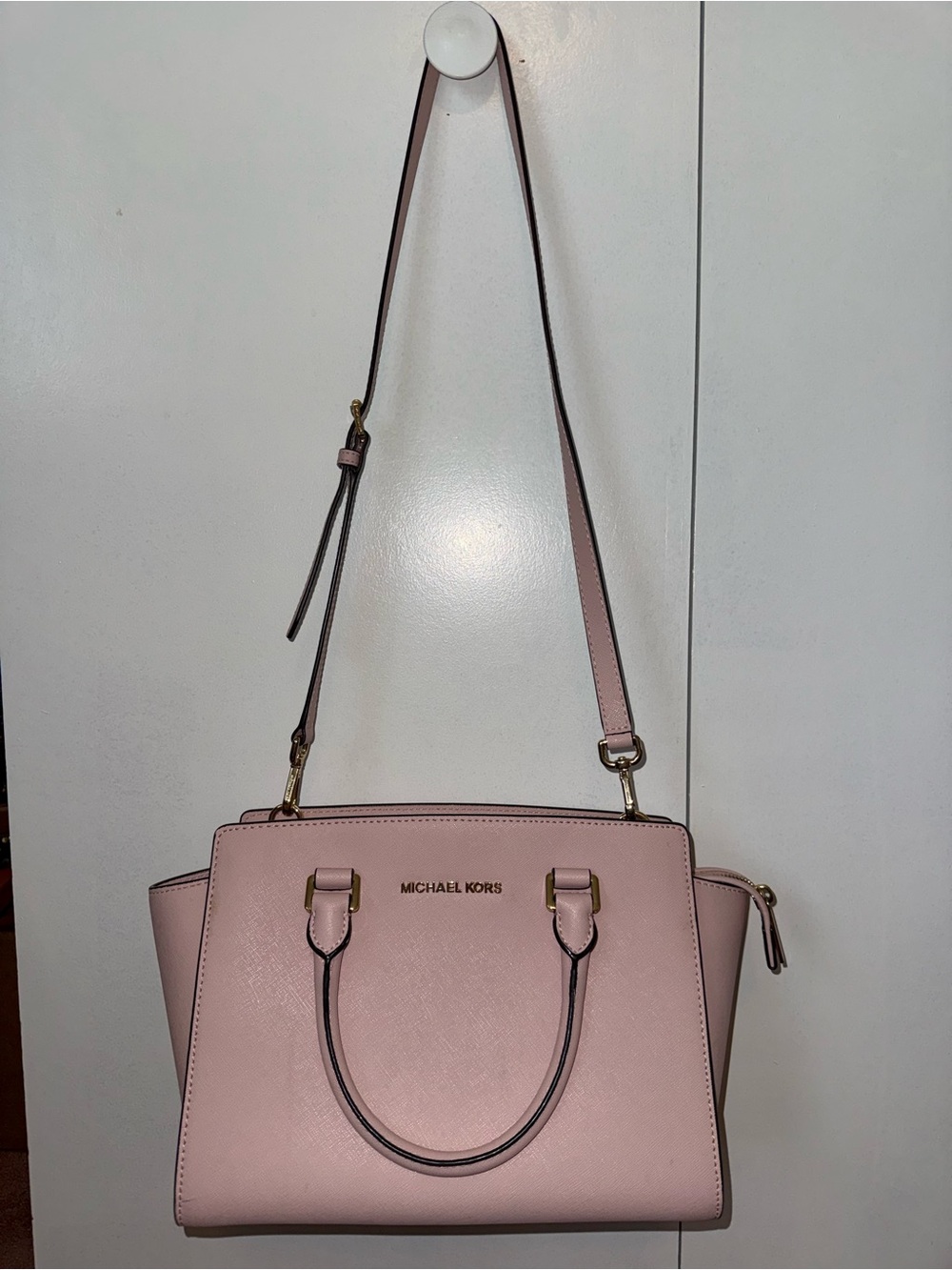 MICHAEL KORS Pink Leather Selma Satchel - Sleek Everyday Shoulder Bag